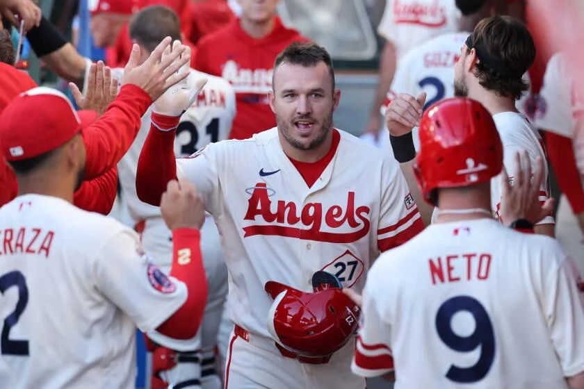 Người hâm mộ Angels phấn khởi trước việc Stan Kroenke mua lại đội bóng