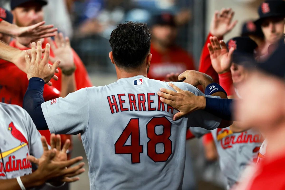 Cardinals bứt phá muộn nhưng không đủ sức trước Rockies ở Denver