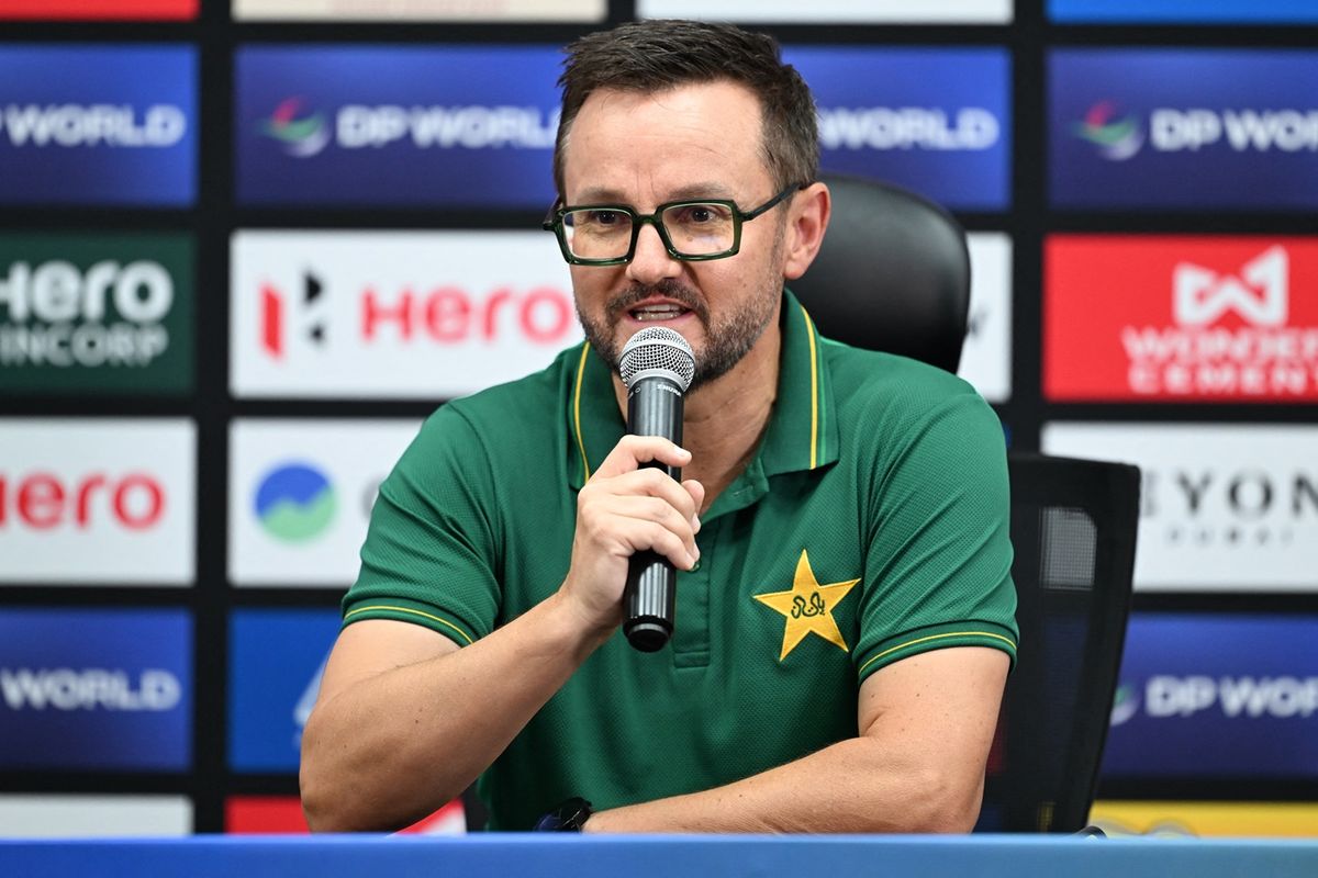 Hesson Remains Focused Amidst Pakistan's Squad Turmoil