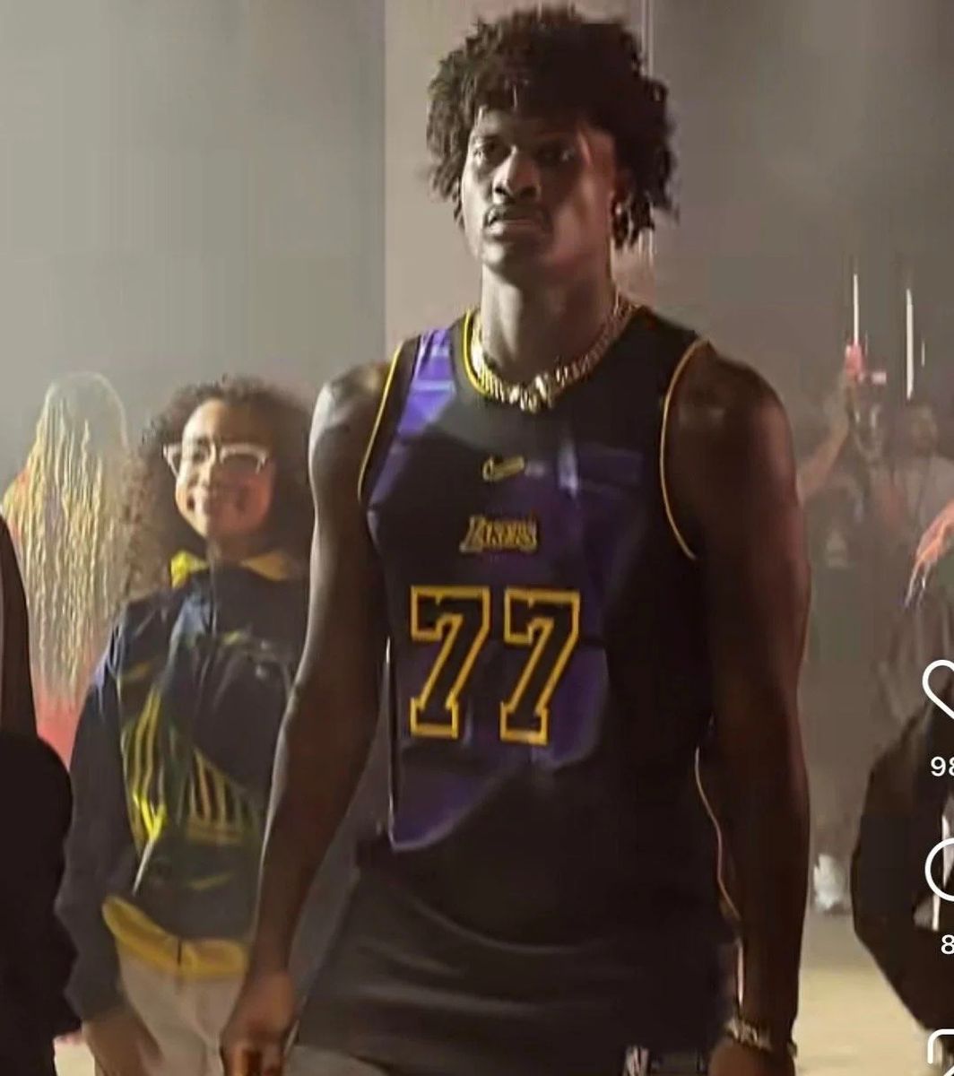 Lakers Ra Mắt Áo Đấu Gây Tranh Cãi Trước Mùa Giải NBA