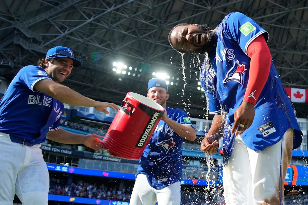 Blue Jays bùng nổ trong cuộc đua playoff khi Guerrero Jr. ghi home run đầu tiên tại Rogers Centre